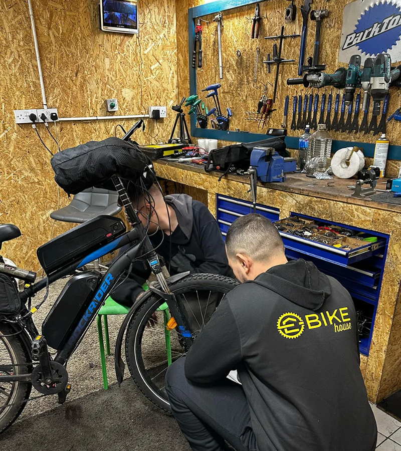 Bicicletas elétricas e acessórios disponíveis na EBike House Dublin